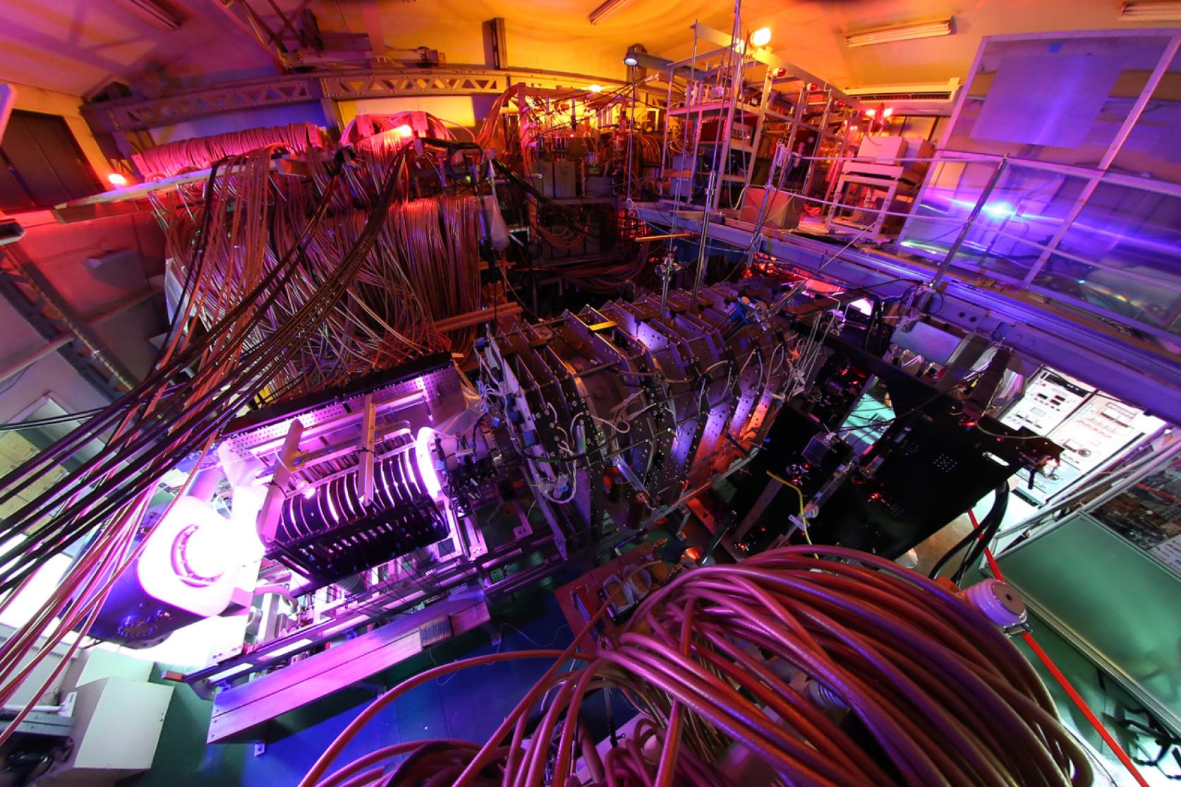 【NIKKEI Tech Foresight・日経クロステック】物理学科 浅井朋彦教授が筑波大学と共同でたちあげた核融合スタートアップ「LINEAイノベーション」が目指す放射線リスクのない核融合発電についての記事が掲載されました。