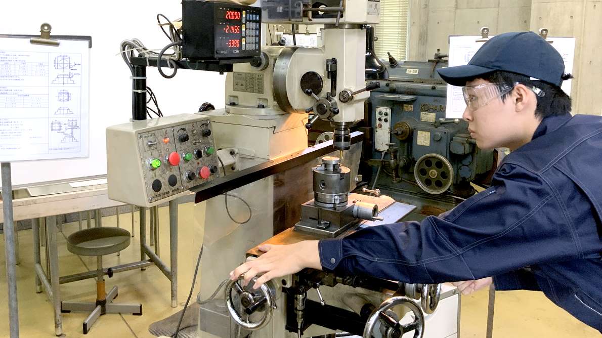 経験を通して「つくる」を学ぶ工作実習