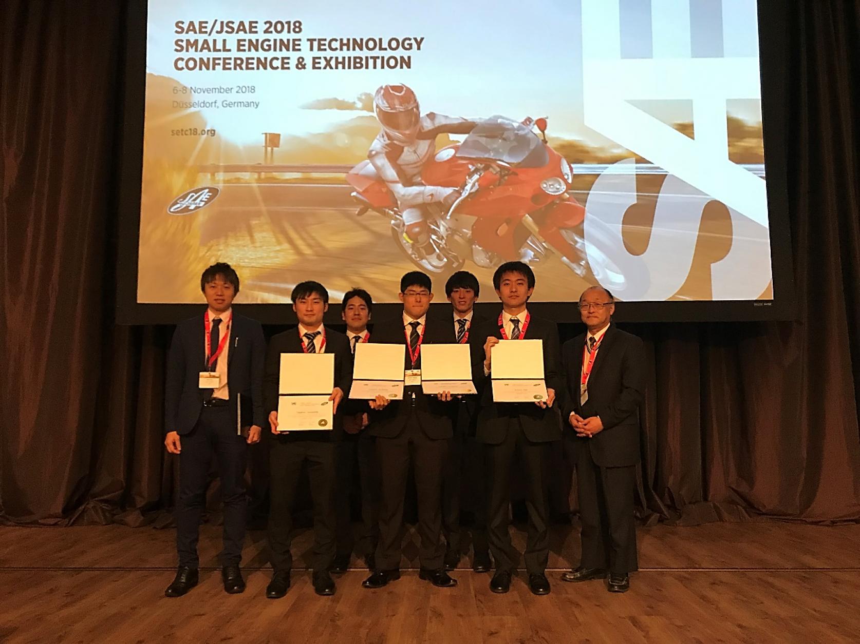 機械工学専攻の石川貴大さんが「2018 Small Engine Technology Conference」において、Best Paper AwardとBest Presentation Awardをダブル受賞しました。