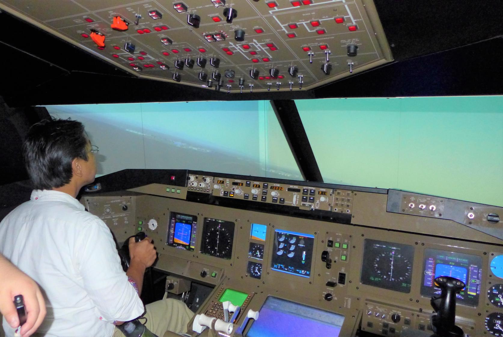 日大理工最大の夏のオープンキャンパス、いよいよ8月3日(土)・4日(日)開催。<br>驚きと感動の夏を一緒に!<br><船橋キャンパスにて開催><保護者の皆さま大歓迎!><br>※当日は大変な混雑が予想されます。Webサイトにて事前受付をしていただきますとスムーズにご入場いただけます。