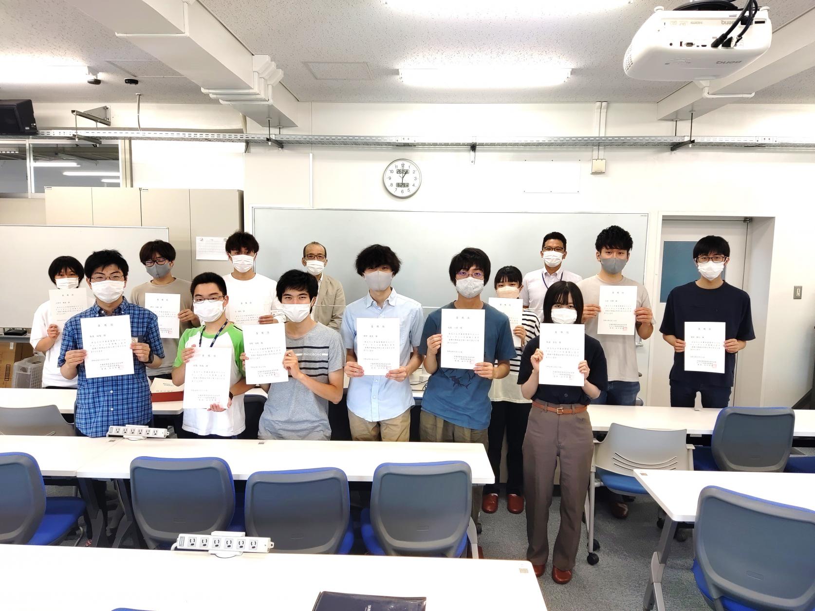 千葉県警察からの協力依頼により、2022年度第1回目のサイバーウォッチャー研修会および委嘱式を船橋校舎で行いました。