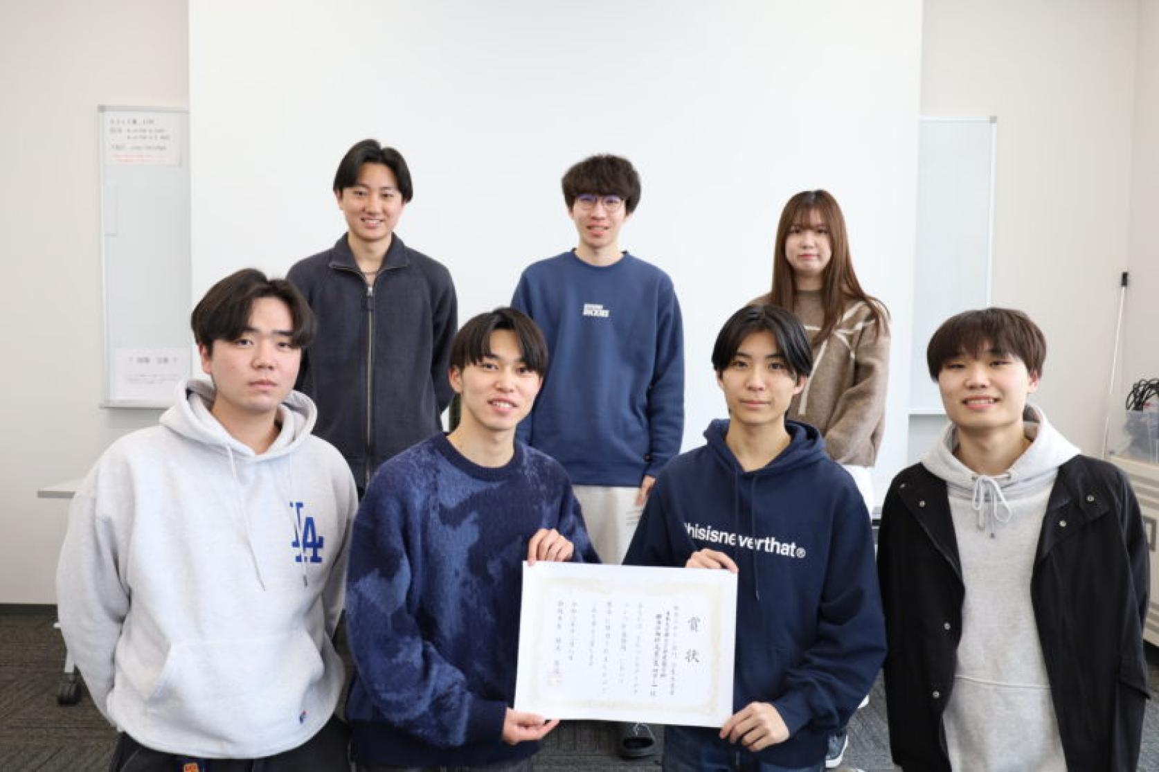建築学科4年 吉田さん、鈴木さん、細矢さん、同３年 清水さん、室田さん、杉井さん、小黒さんが「まちづくりアイデアコンペin東静岡」において学生未来賞を受賞しました。