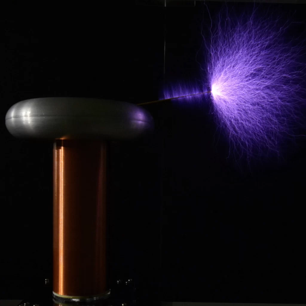 テスラコイルによる放電の様子