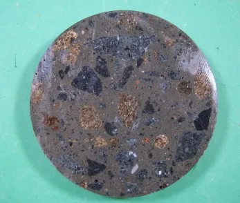 超高強度コンクリートの切断面