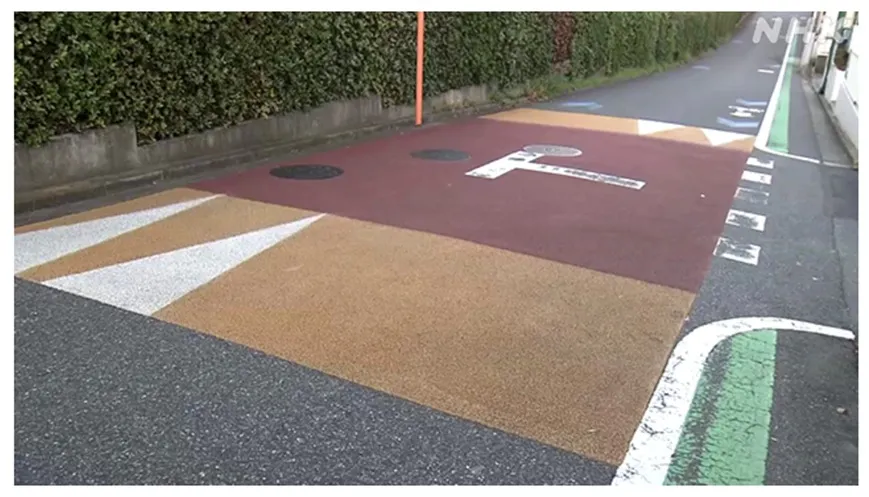交差点での交通事故対策（カラー舗装）