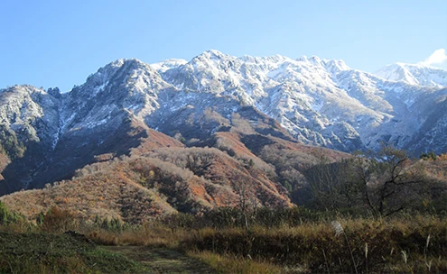 八海山　紅葉と初雪