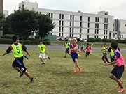 タグラグビーの授業の様子
